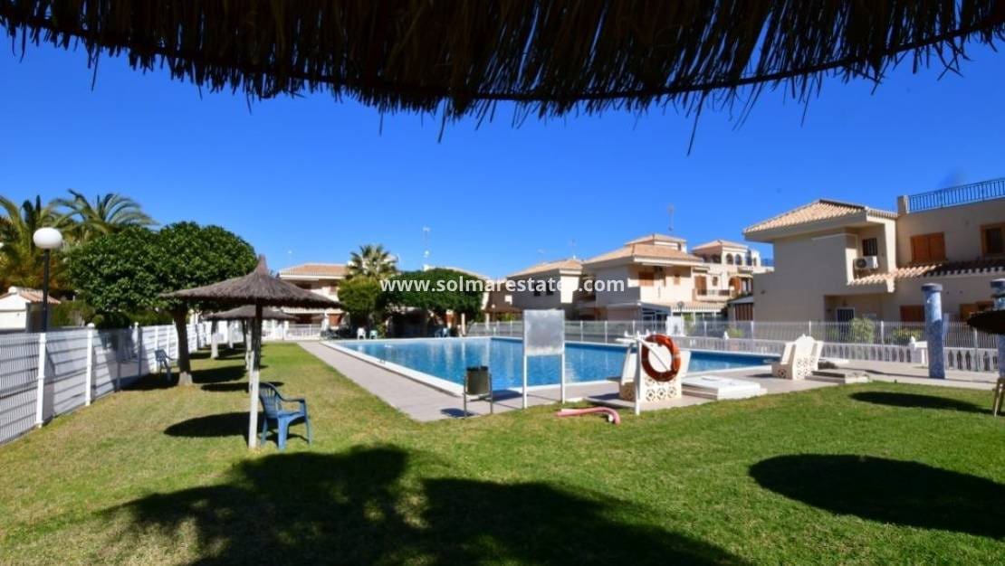 2 quarto Apartamento para venda em Playa Flamenca com piscina - 185 000 € (Ref: 9816369)