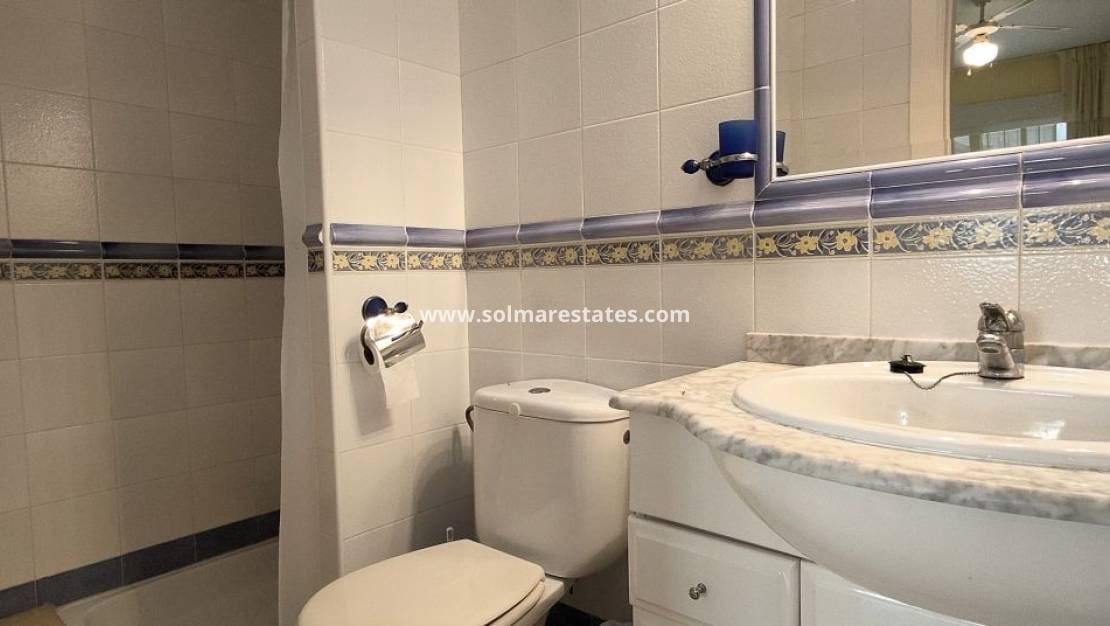 2 sypialnia Bungalow na sprzedaż w Villamartin z basenem - 214 900 € (Ref: 9816370)