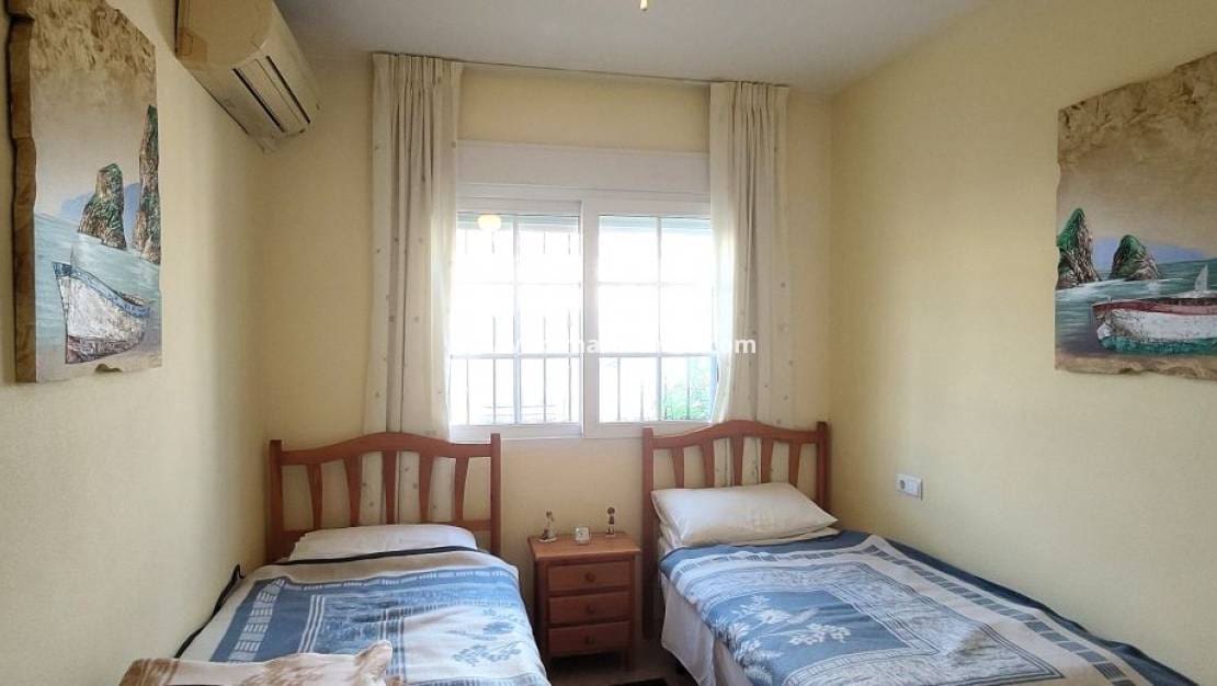 2 sypialnia Bungalow na sprzedaż w Villamartin z basenem - 214 900 € (Ref: 9816370)