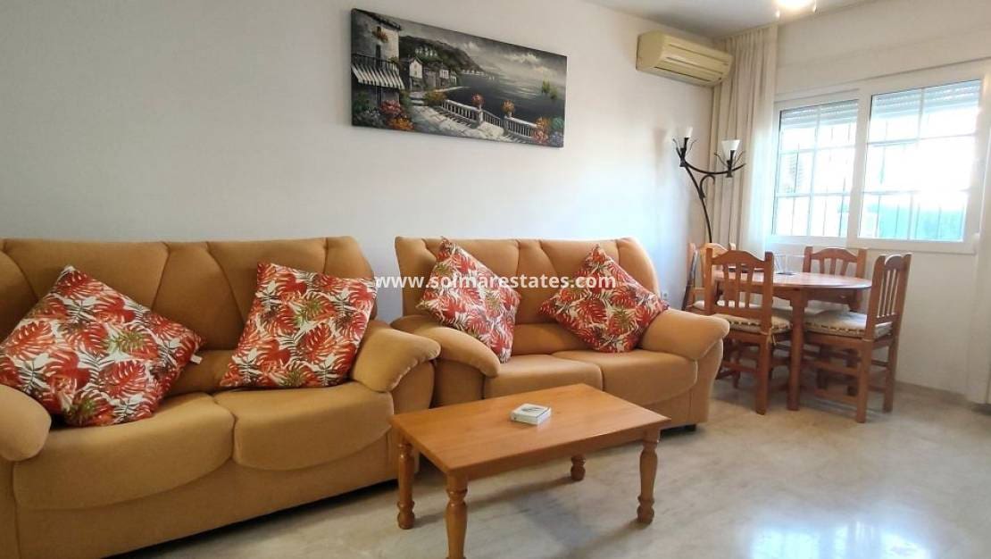 2 sypialnia Bungalow na sprzedaż w Villamartin z basenem - 214 900 € (Ref: 9816370)