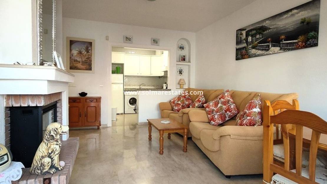 2 sypialnia Bungalow na sprzedaż w Villamartin z basenem - 214 900 € (Ref: 9816370)