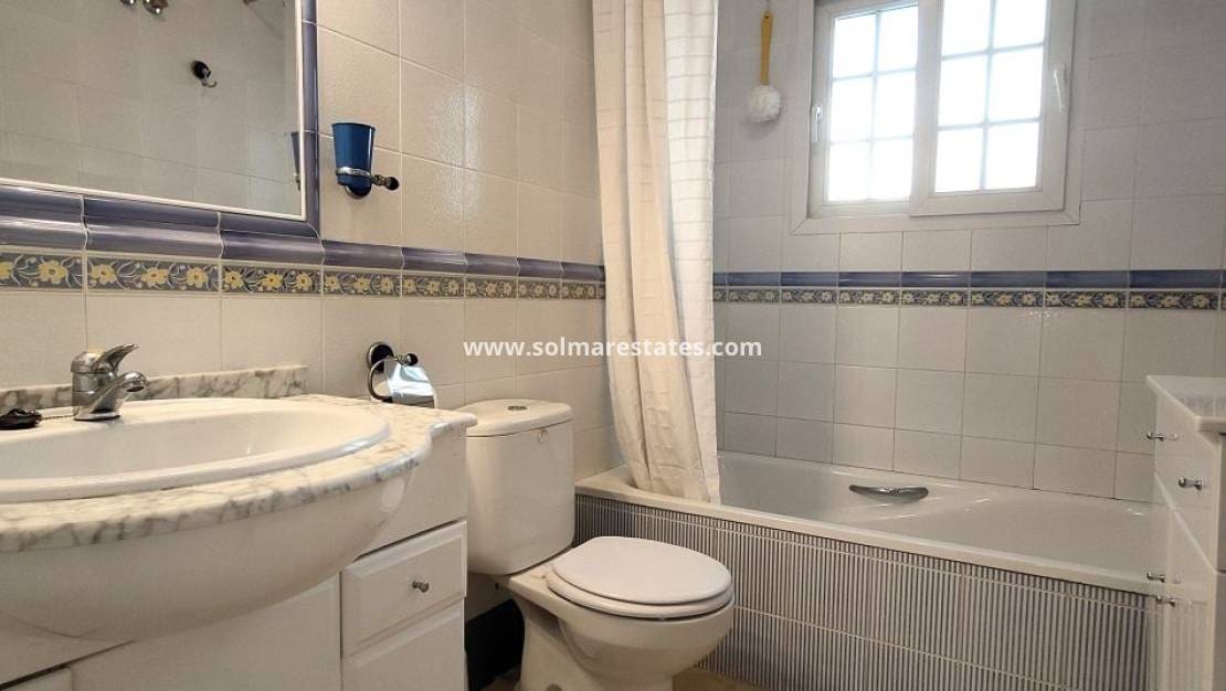 2 sypialnia Bungalow na sprzedaż w Villamartin z basenem - 214 900 € (Ref: 9816370)