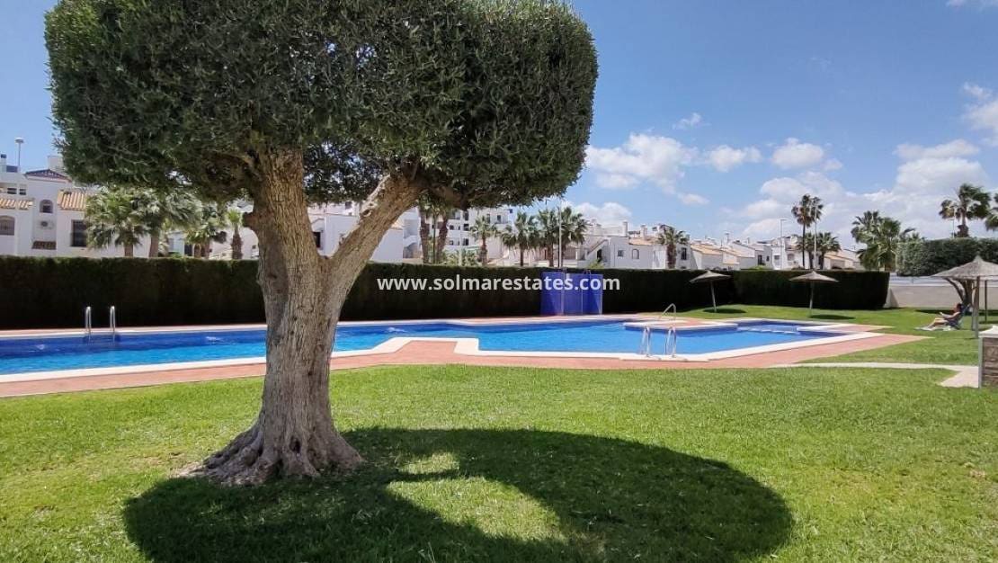 2 sypialnia Bungalow na sprzedaż w Villamartin z basenem - 214 900 € (Ref: 9816370)