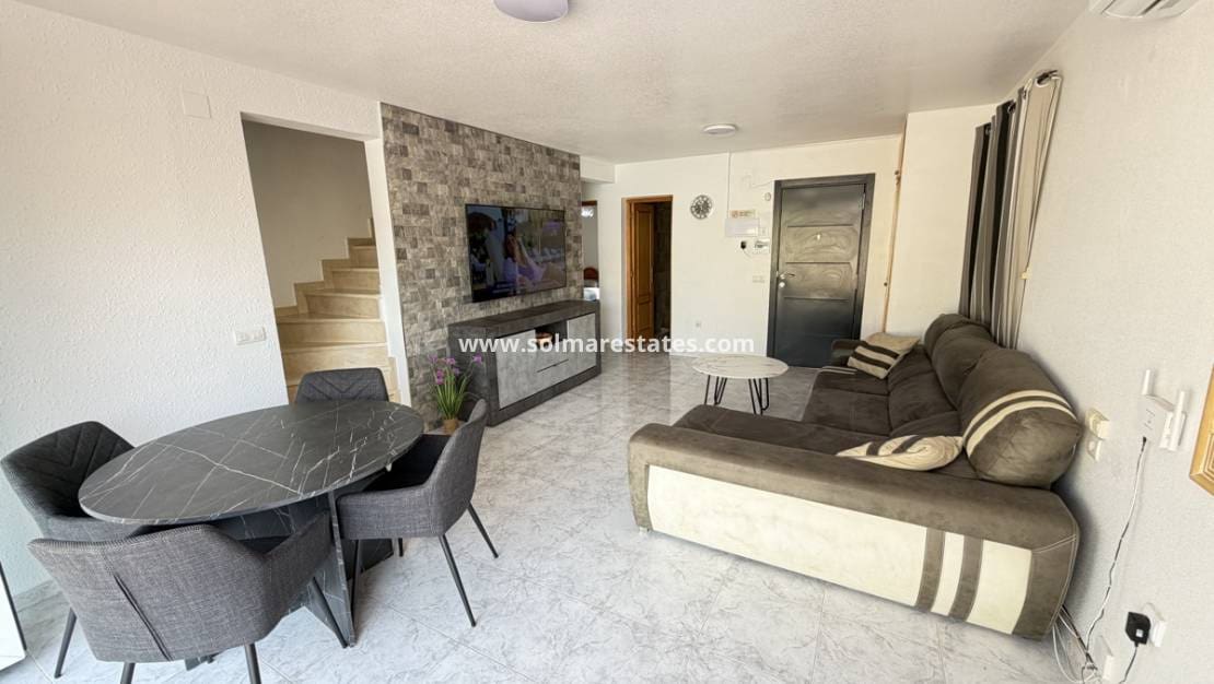 4 slaapkamer Villa te koop in Villamartin met zwembad - € 385.000 (Ref: 9816371)