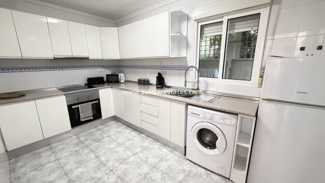 4 slaapkamer Villa te koop in Villamartin met zwembad - € 385.000 (Ref: 9816371)