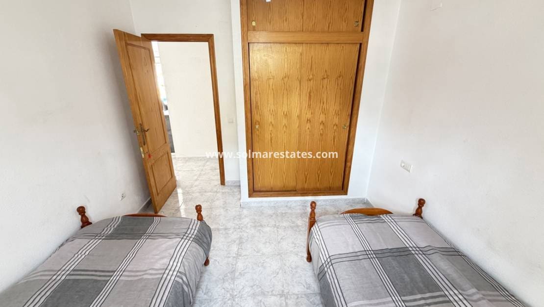 4 slaapkamer Villa te koop in Villamartin met zwembad - € 385.000 (Ref: 9816371)