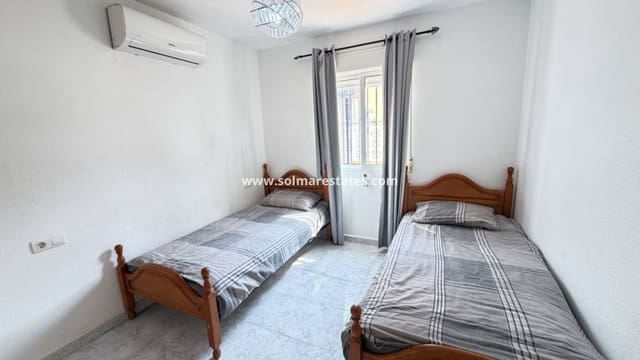 4 slaapkamer Villa te koop in Villamartin, Orihuela met zwembad - € 385.000 (Ref: 9816371)