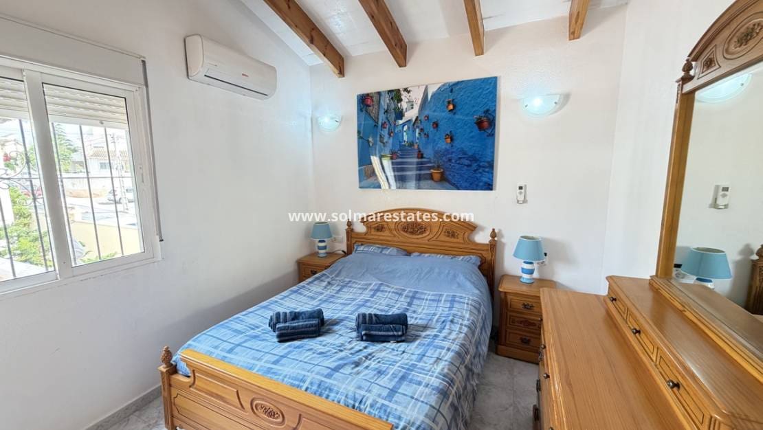 4 slaapkamer Villa te koop in Villamartin met zwembad - € 385.000 (Ref: 9816371)