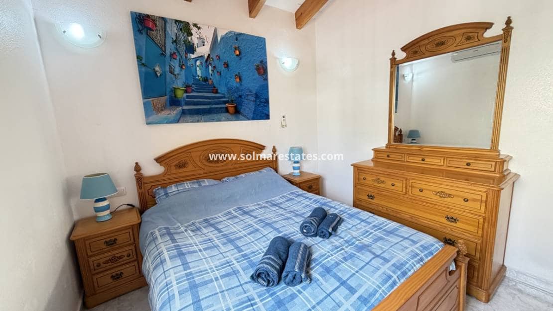4 slaapkamer Villa te koop in Villamartin met zwembad - € 385.000 (Ref: 9816371)