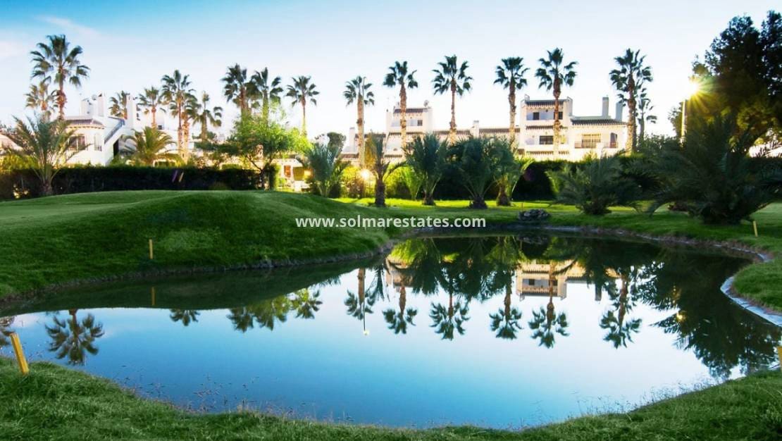 2 soveværelse Lejlighed til salg i Villamartin med swimmingpool - € 315.000 (Ref: 9818740)