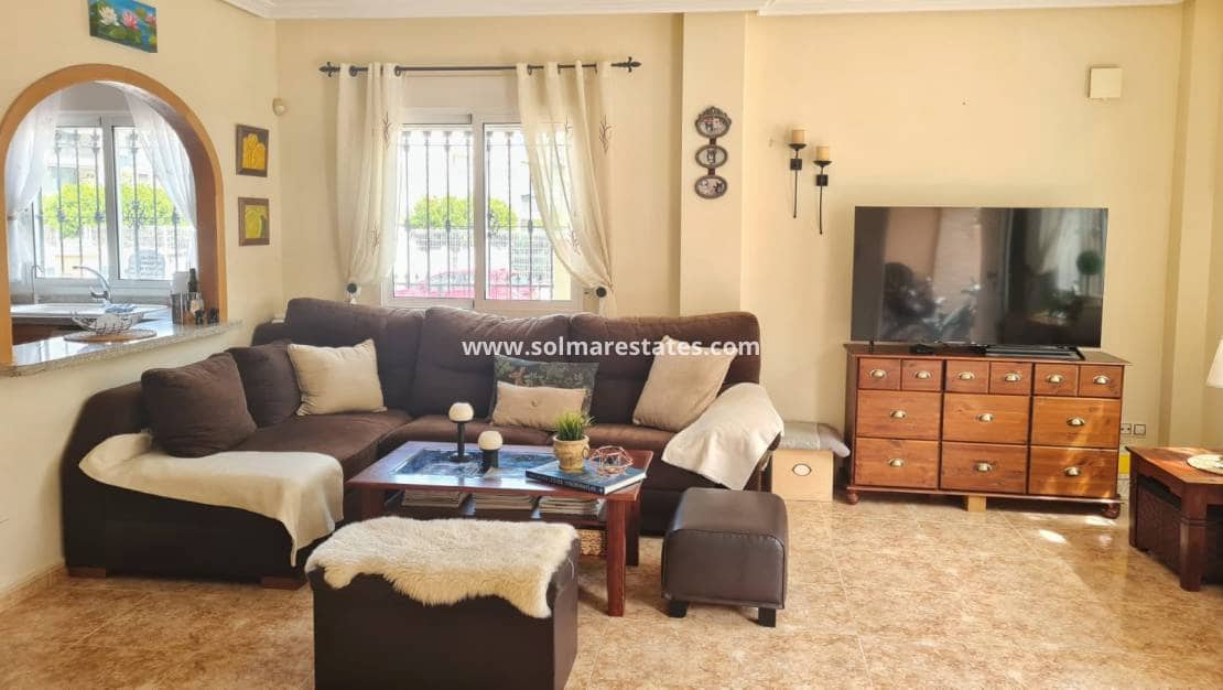 Pareado de 3 habitaciones en Villamartin en venta con piscina - 285.000 € (Ref: 9818742)