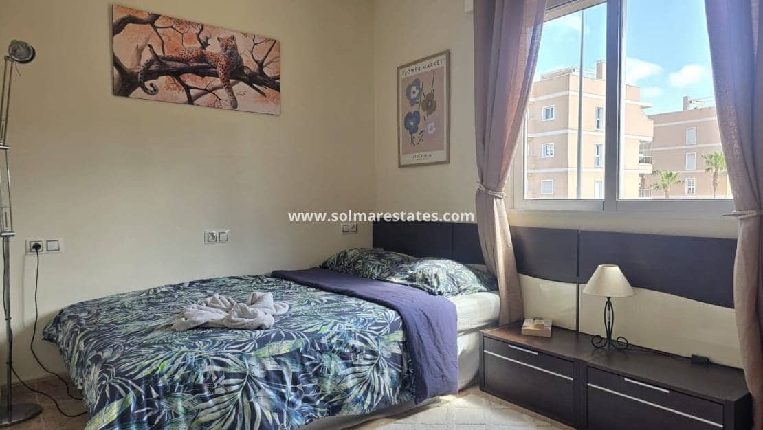 Pareado de 3 habitaciones en Villamartin en venta con piscina - 285.000 € (Ref: 9818742)