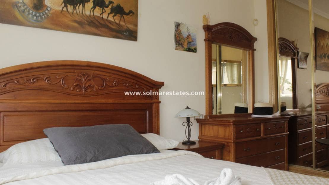 Pareado de 3 habitaciones en Villamartin en venta con piscina - 285.000 € (Ref: 9818742)