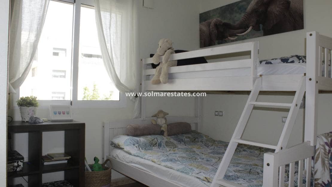 Pareado de 3 habitaciones en Villamartin en venta con piscina - 285.000 € (Ref: 9818742)