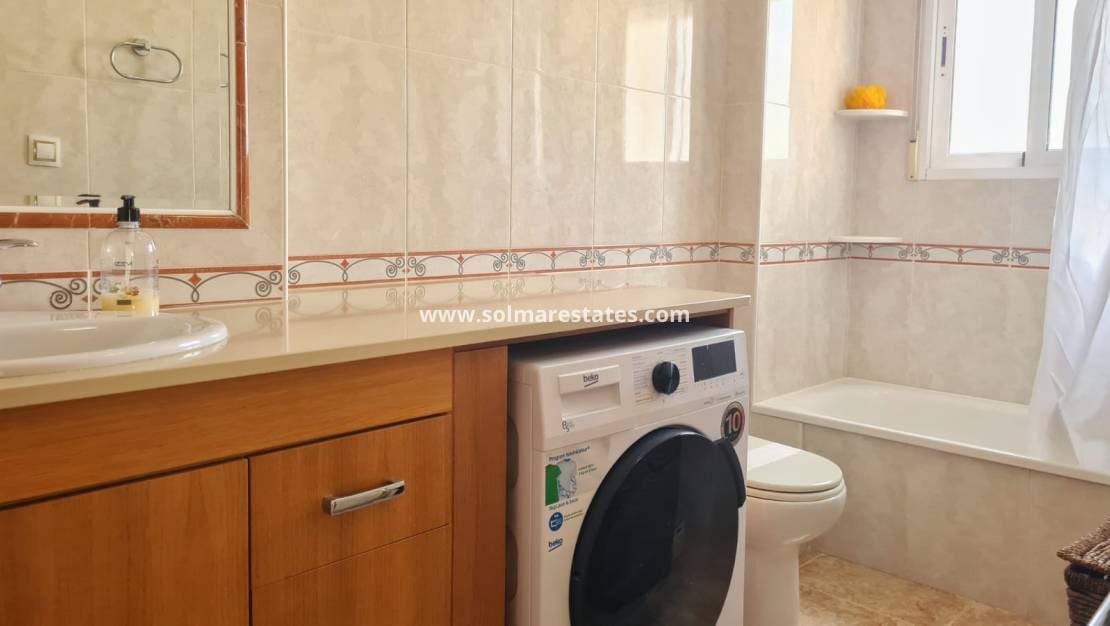 Pareado de 3 habitaciones en Villamartin en venta con piscina - 285.000 € (Ref: 9818742)