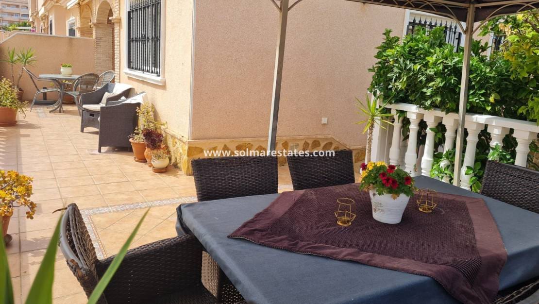 Pareado de 3 habitaciones en Villamartin en venta con piscina - 285.000 € (Ref: 9818742)