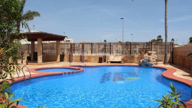 Pareado de 3 habitaciones en Villamartin, Orihuela en venta con piscina - 285.000 € (Ref: 9818742)