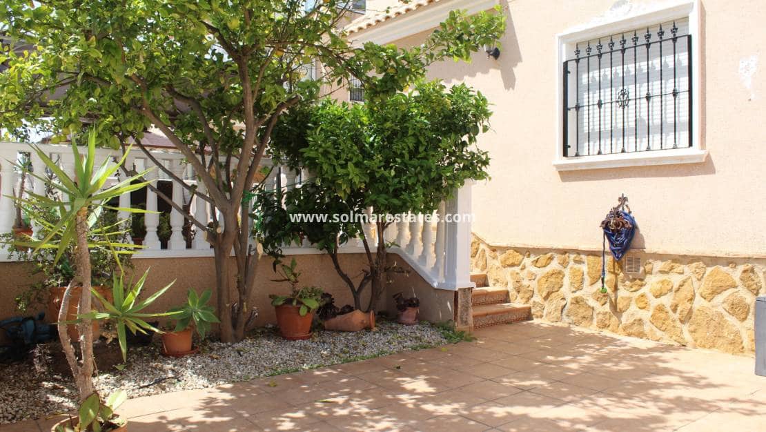 Pareado de 3 habitaciones en Villamartin en venta con piscina - 285.000 € (Ref: 9818742)