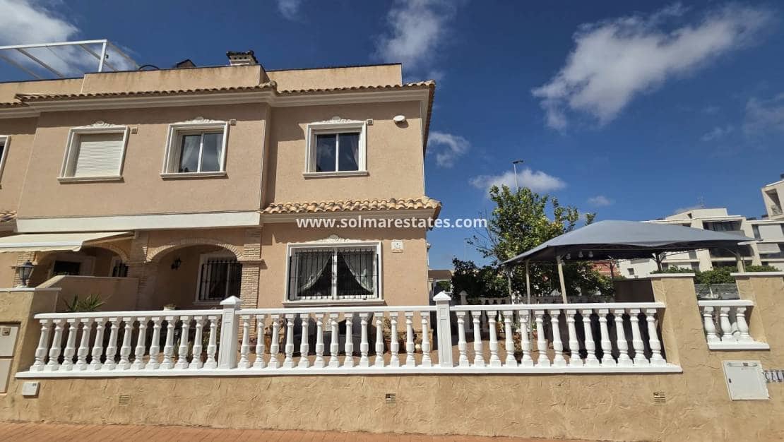Pareado de 3 habitaciones en Villamartin en venta con piscina - 285.000 € (Ref: 9818742)