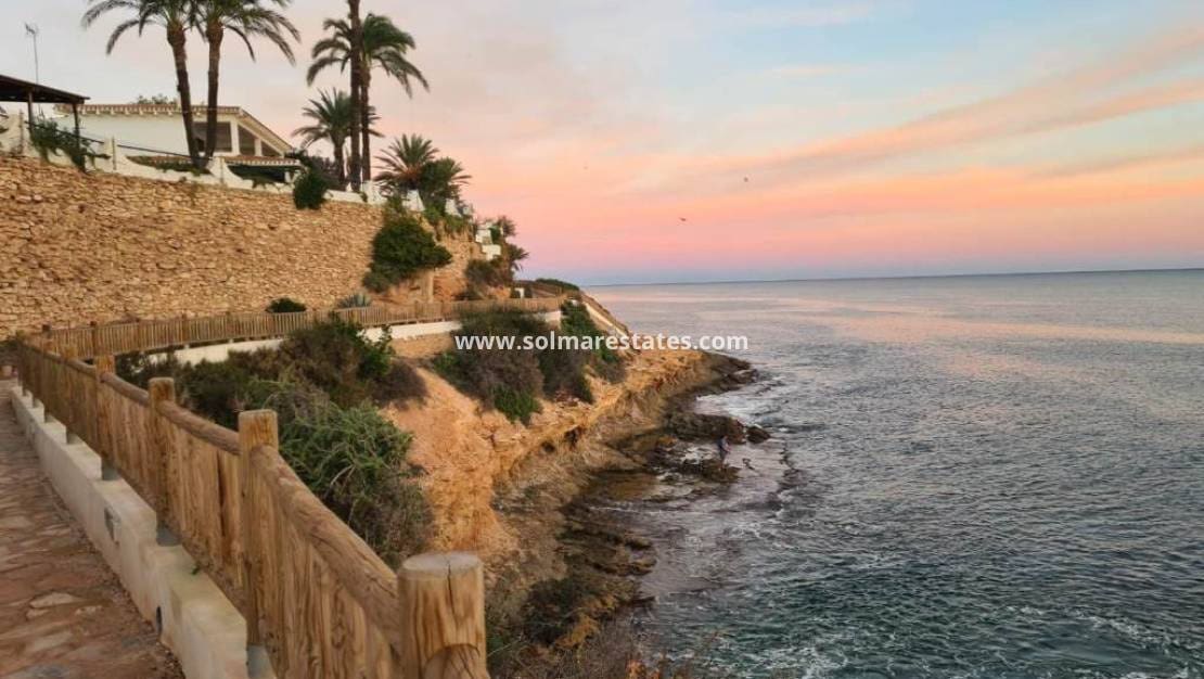 Pareado de 3 habitaciones en Villamartin en venta con piscina - 285.000 € (Ref: 9818742)