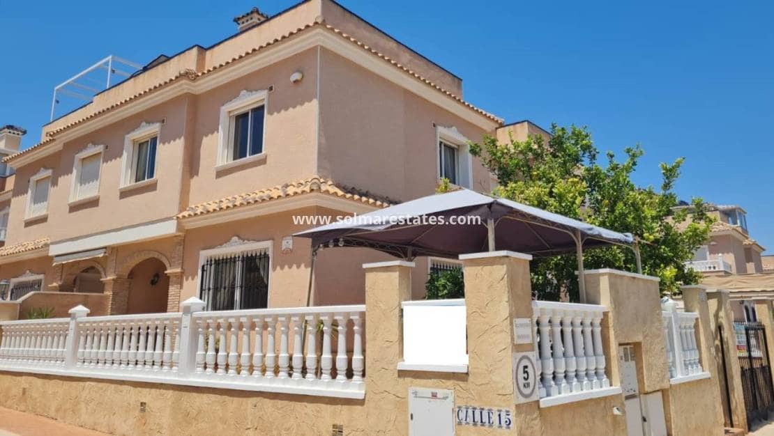 3 bedroom Semi-detached Villa for sale in Villamartin with pool - € 255,000 (Ref: 9818742)