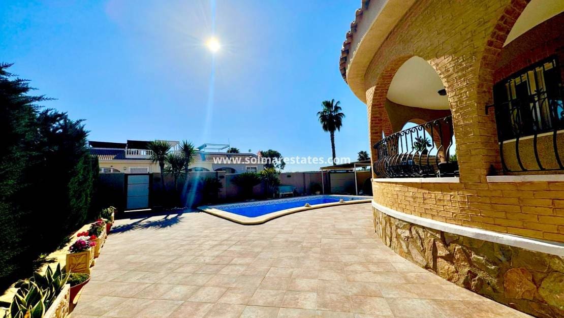 3 Zimmer Villa zu verkaufen in Ciudad Quesada mit Pool - 325.000 € (Ref: 9819324)