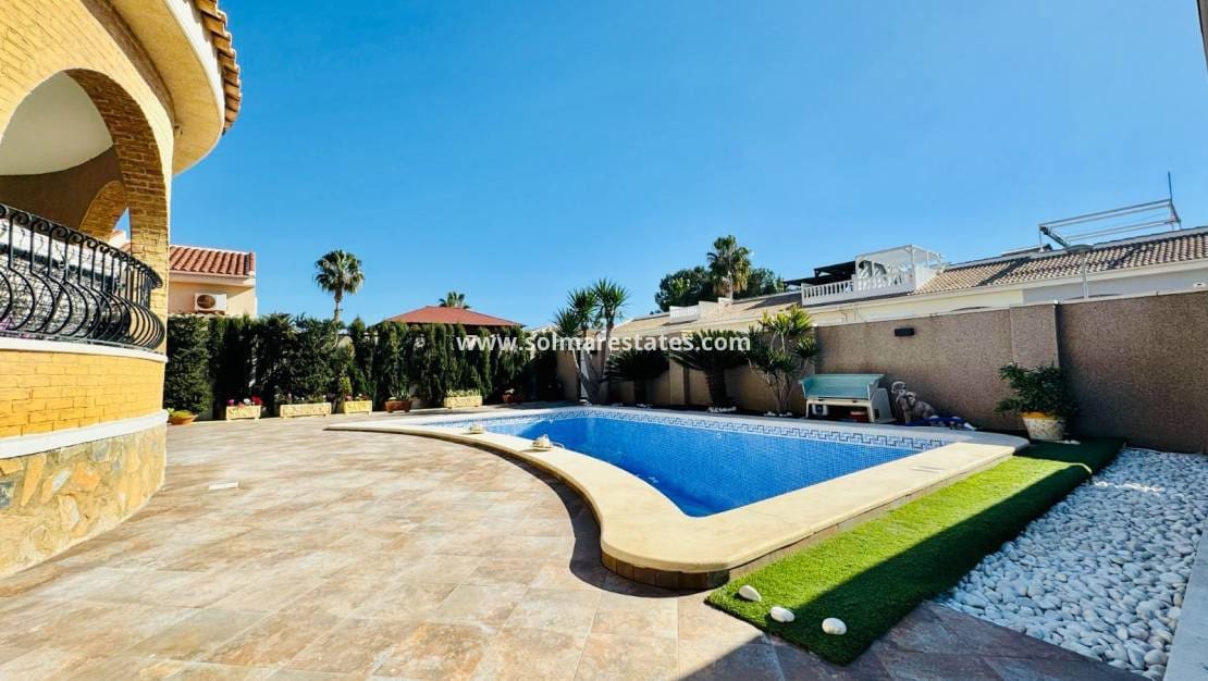3 Zimmer Villa zu verkaufen in Ciudad Quesada mit Pool - 325.000 € (Ref: 9819324)