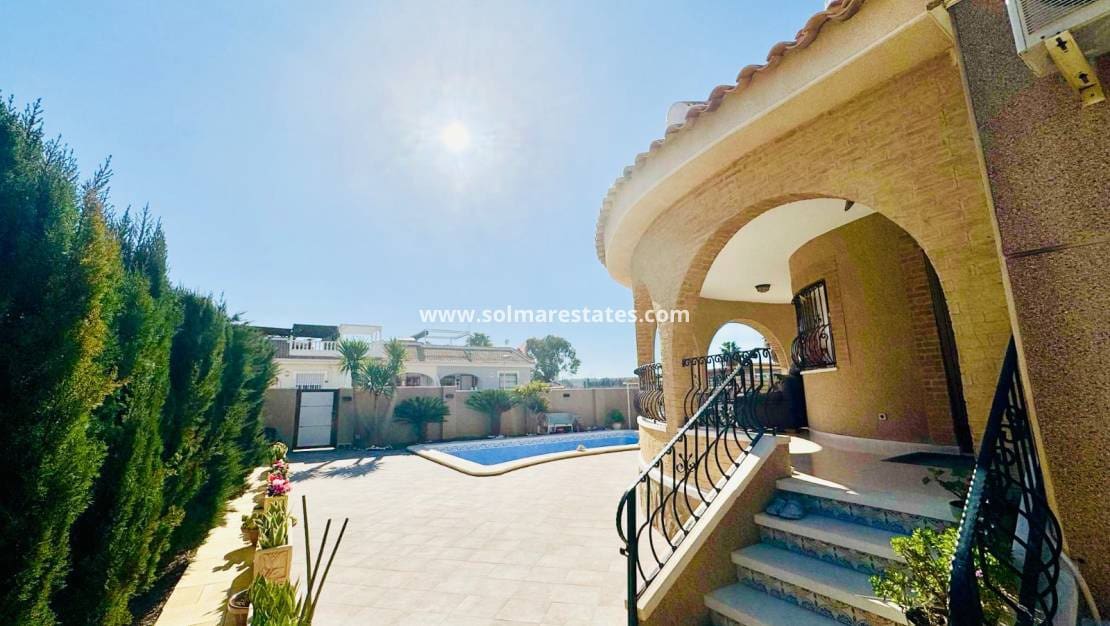3 Zimmer Villa zu verkaufen in Ciudad Quesada mit Pool - 325.000 € (Ref: 9819324)
