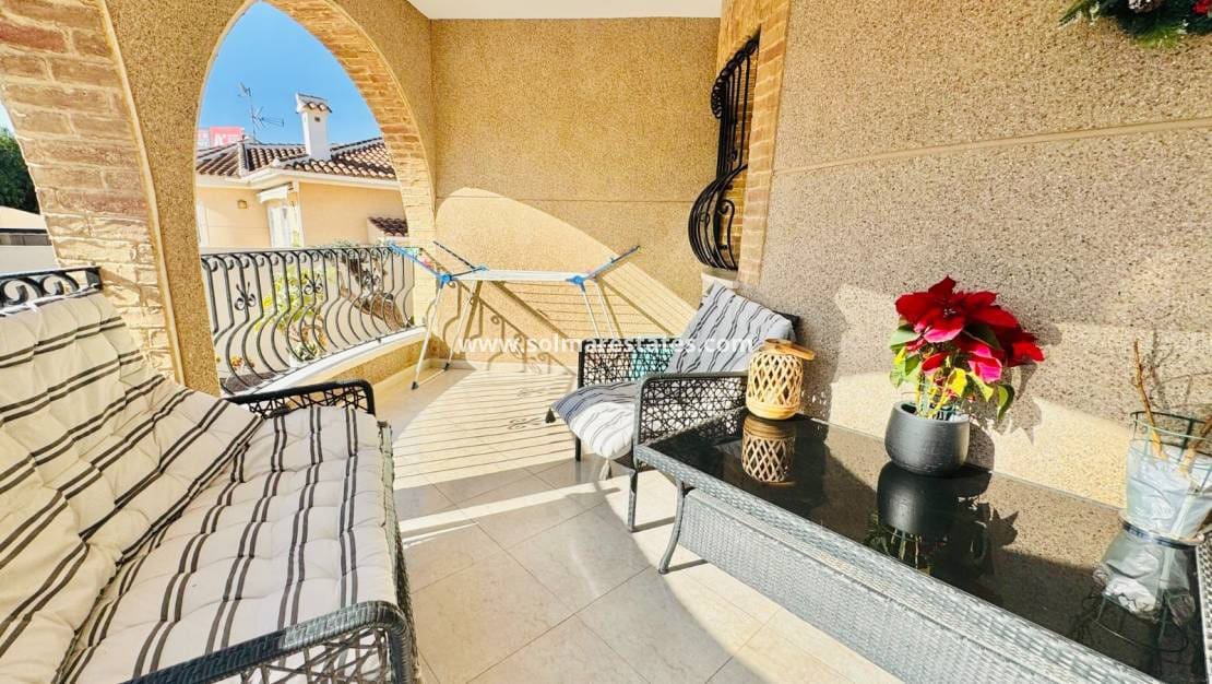 3 Zimmer Villa zu verkaufen in Ciudad Quesada mit Pool - 325.000 € (Ref: 9819324)