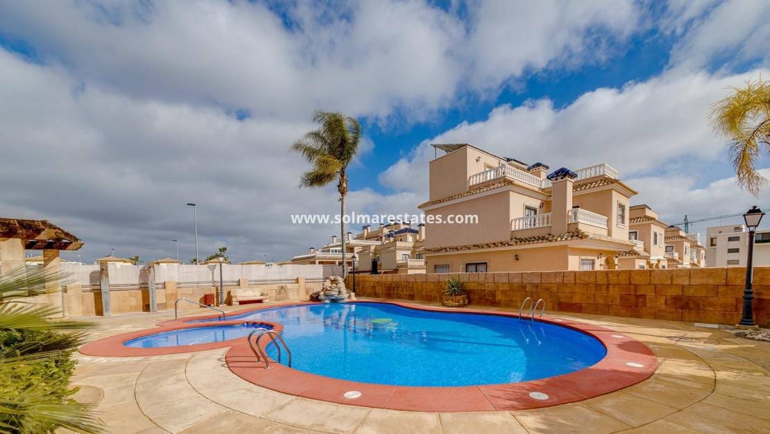2 camera da letto Bungalow in vendita in Villamartin con piscina - 199.000 € (Rif: 9821577)