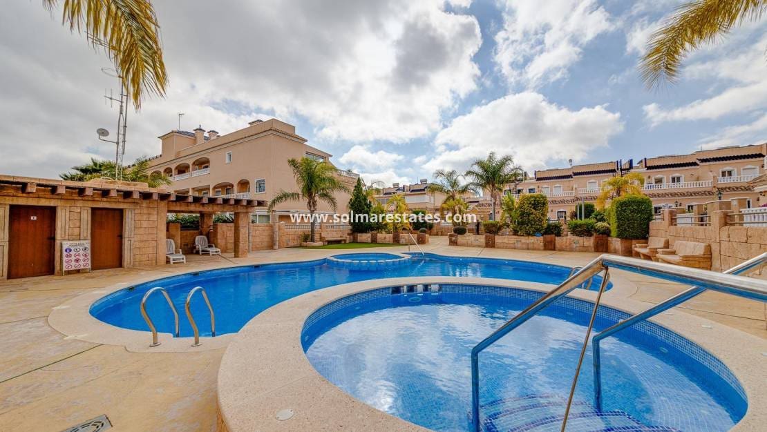 2 camera da letto Bungalow in vendita in Villamartin con piscina - 199.000 € (Rif: 9821577)