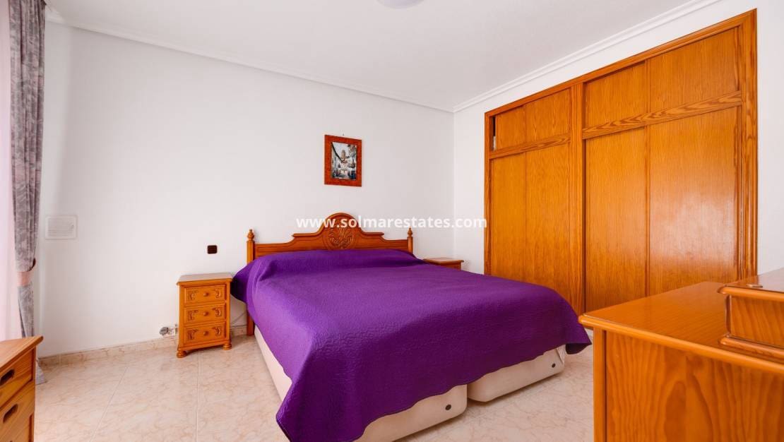 Chalet de 3 habitaciones en Playa Flamenca en venta con piscina - 395.000 € (Ref: 9827340)