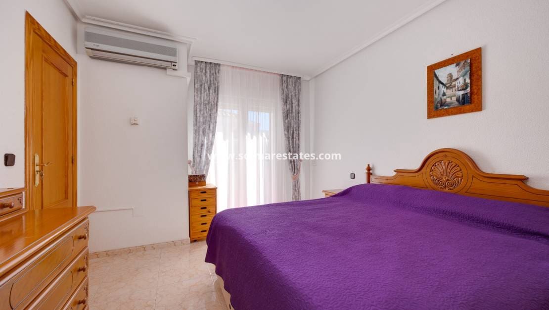 Chalet de 3 habitaciones en Playa Flamenca en venta con piscina - 395.000 € (Ref: 9827340)