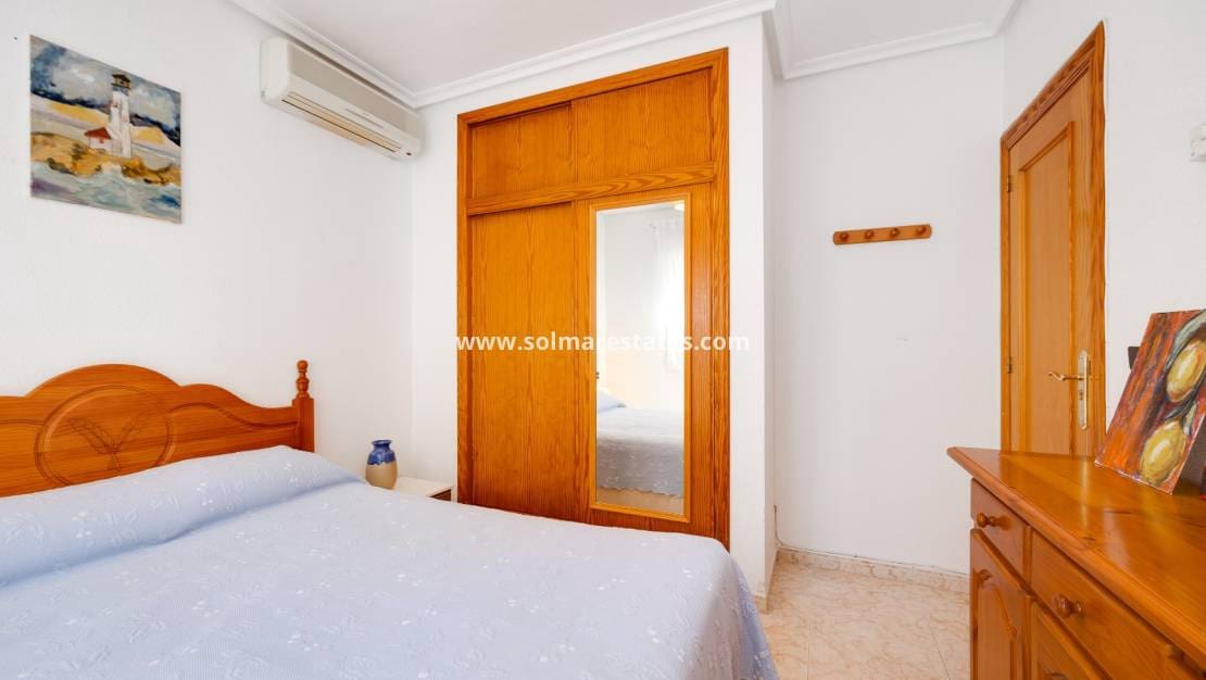 Chalet de 3 habitaciones en Playa Flamenca en venta con piscina - 395.000 € (Ref: 9827340)