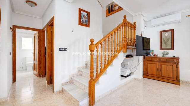 Chalet de 3 habitaciones en Playa Flamenca, Orihuela en venta con piscina - 395.000 € (Ref: 9827340)