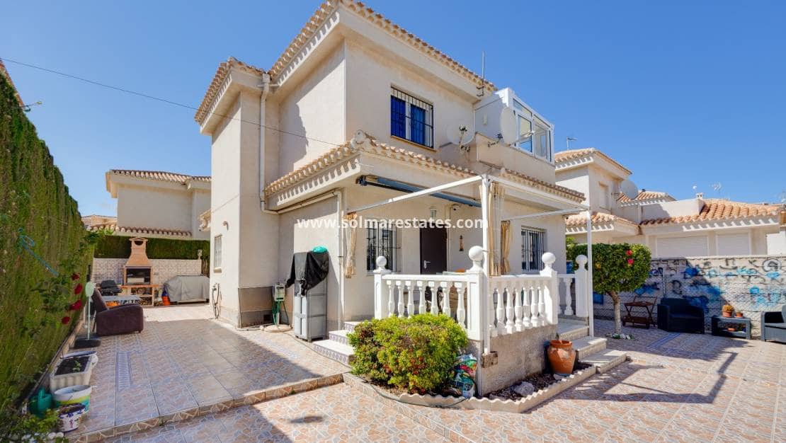 Chalet de 3 habitaciones en Playa Flamenca en venta con piscina - 395.000 € (Ref: 9827340)