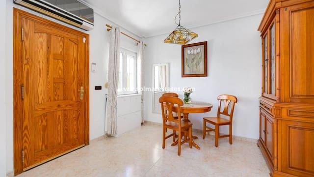 Chalet de 3 habitaciones en Playa Flamenca, Orihuela en venta con piscina - 395.000 € (Ref: 9827340)