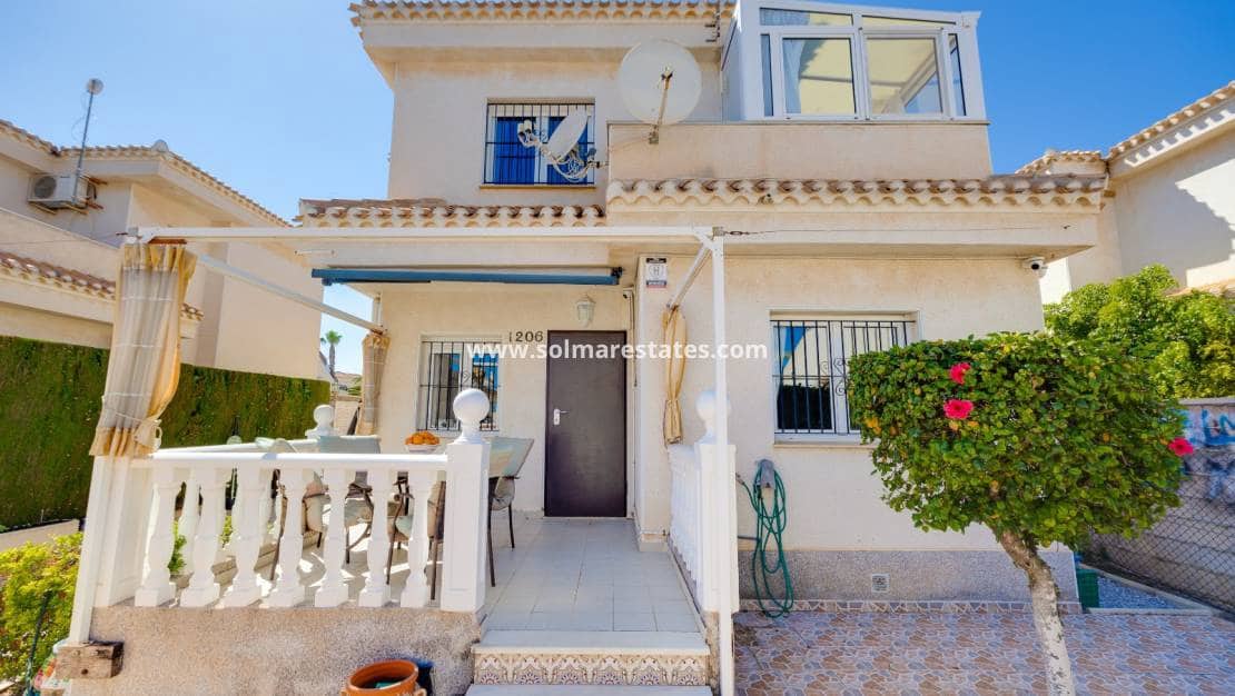 Chalet de 3 habitaciones en Playa Flamenca en venta con piscina - 395.000 € (Ref: 9827340)