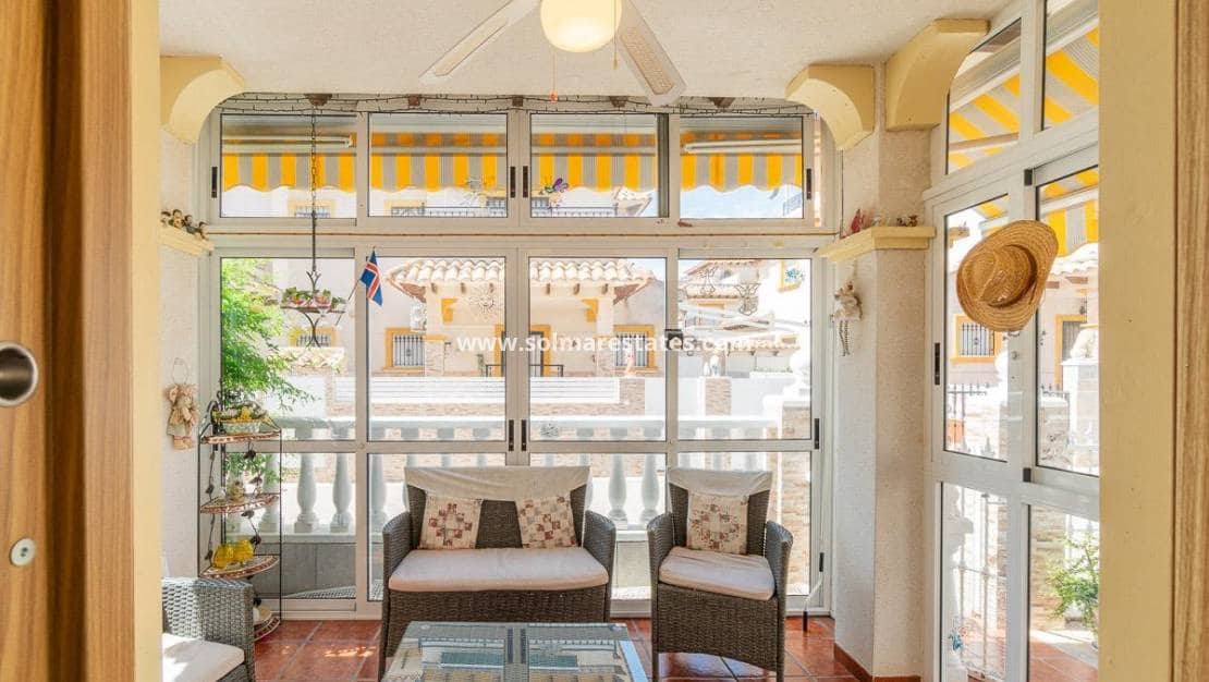 2 soveværelse Byhus til salg i Playa Flamenca med swimmingpool - € 215.000 (Ref: 9827504)