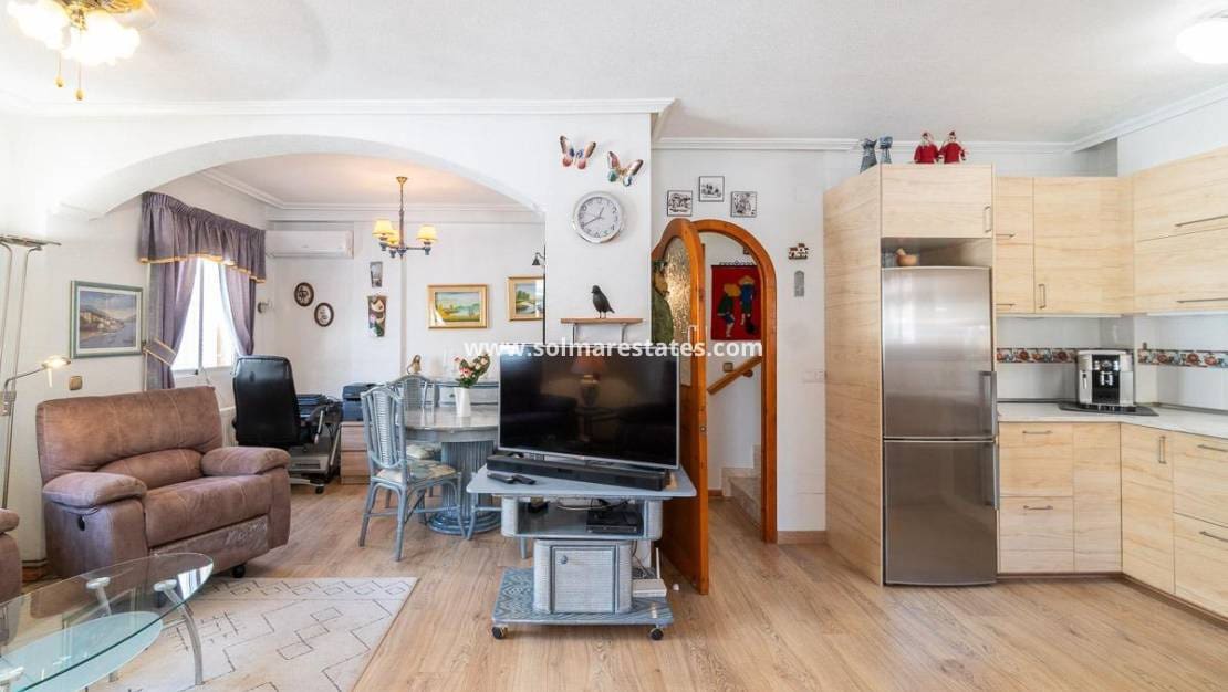 2 soveværelse Byhus til salg i Playa Flamenca med swimmingpool - € 215.000 (Ref: 9827504)