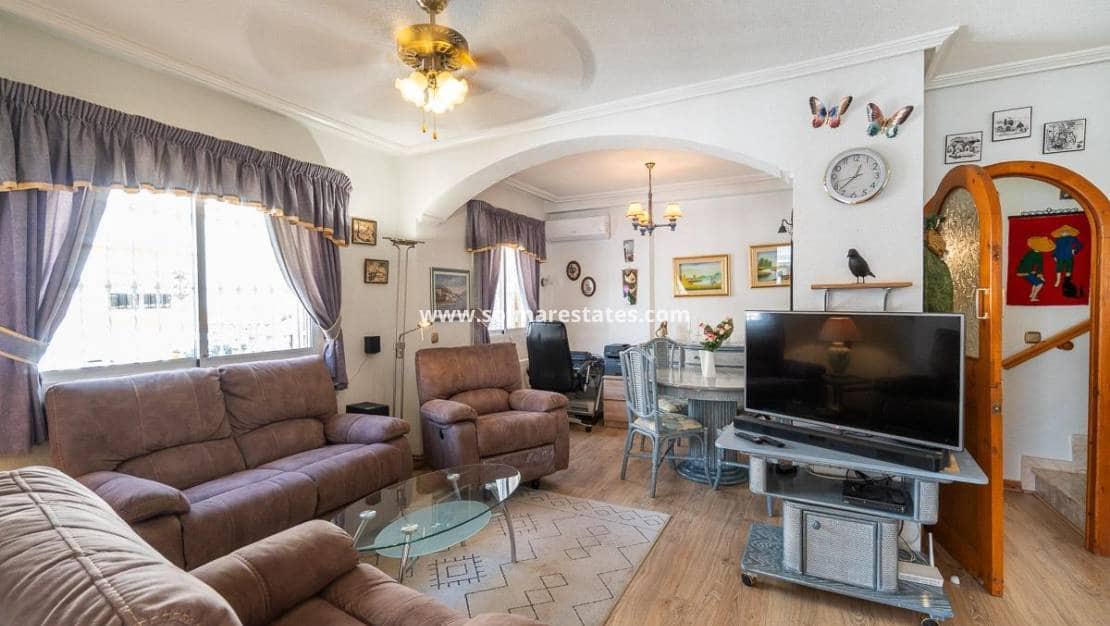 2 soveværelse Byhus til salg i Playa Flamenca med swimmingpool - € 215.000 (Ref: 9827504)