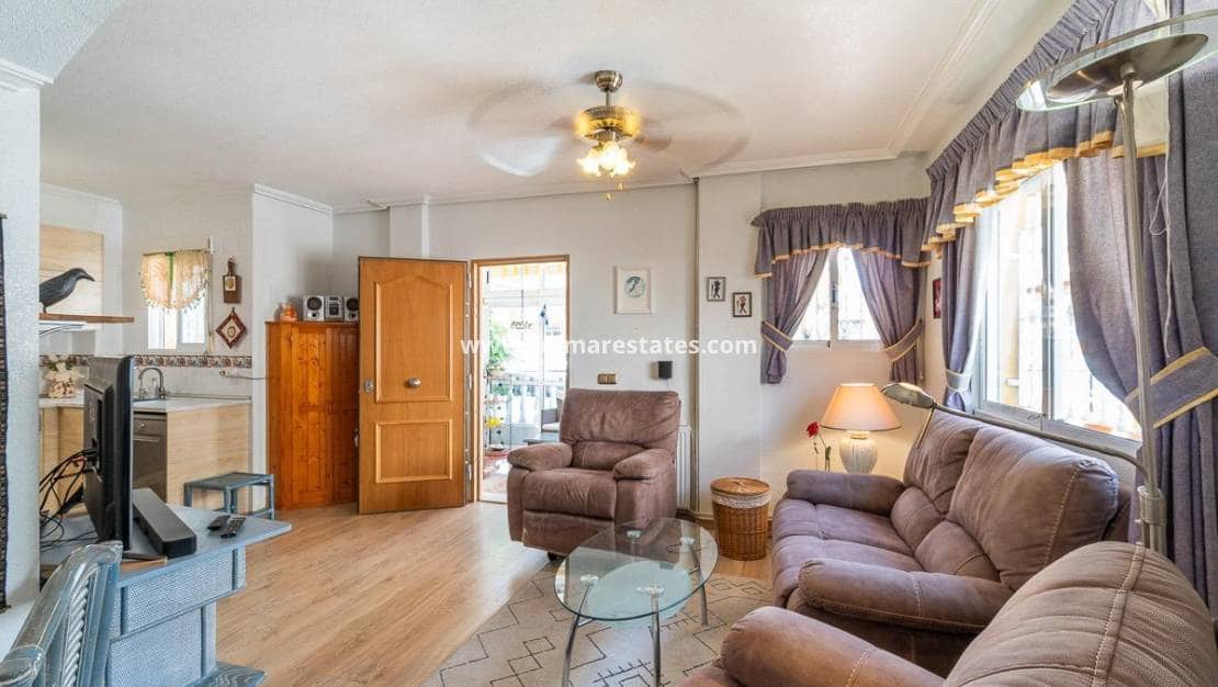 2 soveværelse Byhus til salg i Playa Flamenca med swimmingpool - € 215.000 (Ref: 9827504)