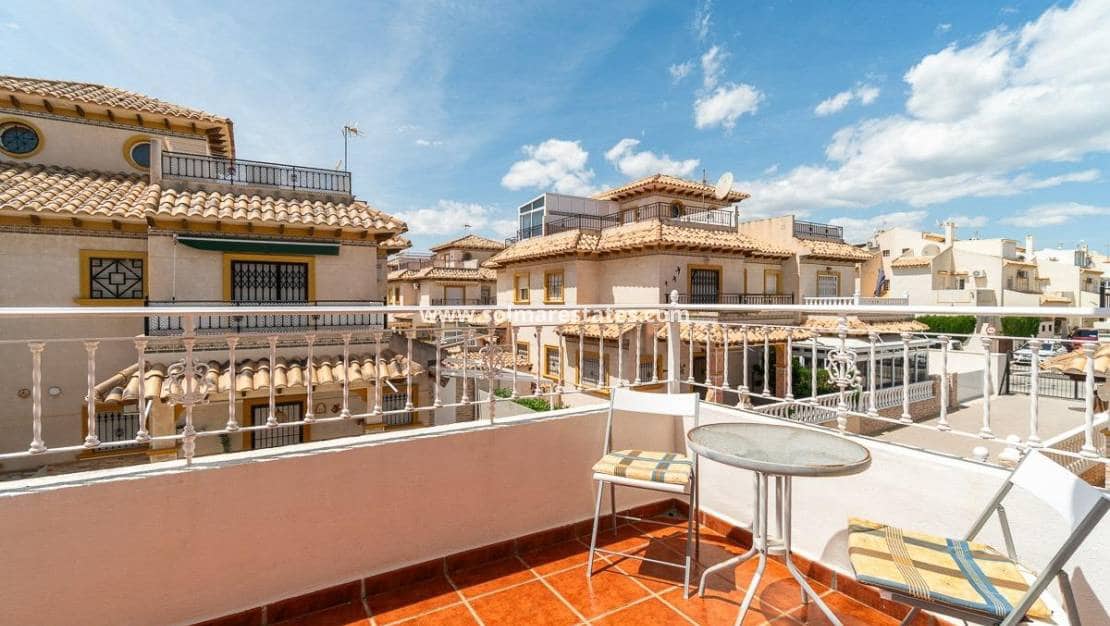 2 soveværelse Byhus til salg i Playa Flamenca med swimmingpool - € 215.000 (Ref: 9827504)