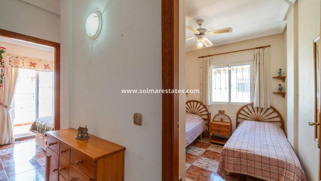 2 soveværelse Byhus til salg i Playa Flamenca med swimmingpool - € 215.000 (Ref: 9827504)