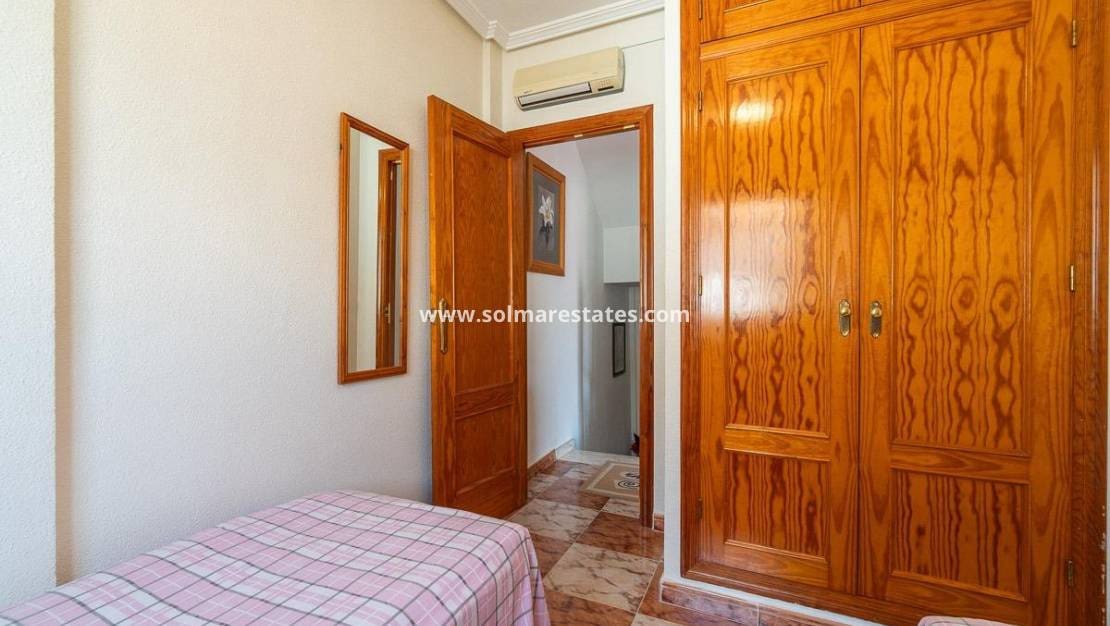 2 soveværelse Byhus til salg i Playa Flamenca med swimmingpool - € 215.000 (Ref: 9827504)
