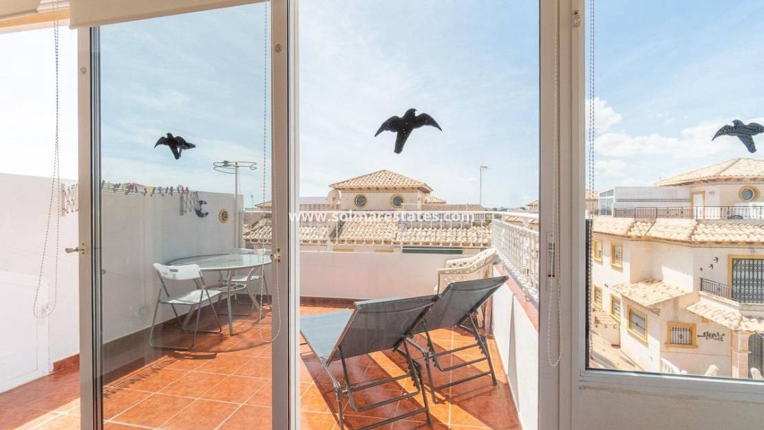 2 soveværelse Byhus til salg i Playa Flamenca med swimmingpool - € 215.000 (Ref: 9827504)