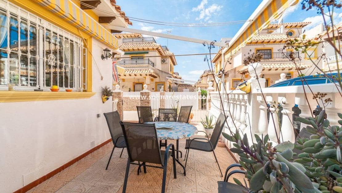 2 soveværelse Byhus til salg i Playa Flamenca med swimmingpool - € 215.000 (Ref: 9827504)