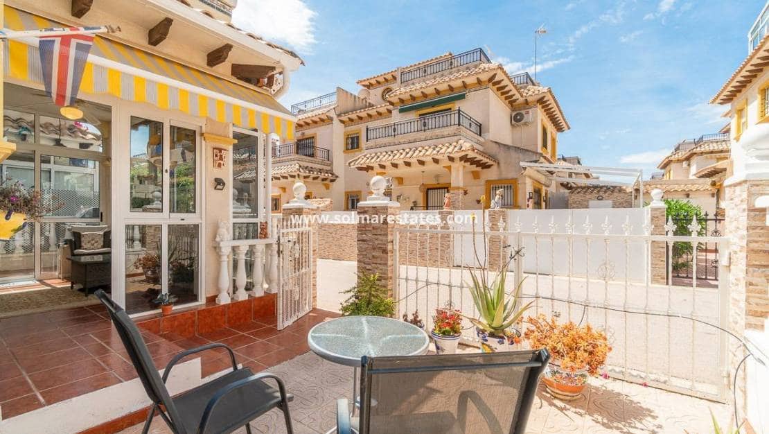 2 soveværelse Byhus til salg i Playa Flamenca med swimmingpool - € 215.000 (Ref: 9827504)