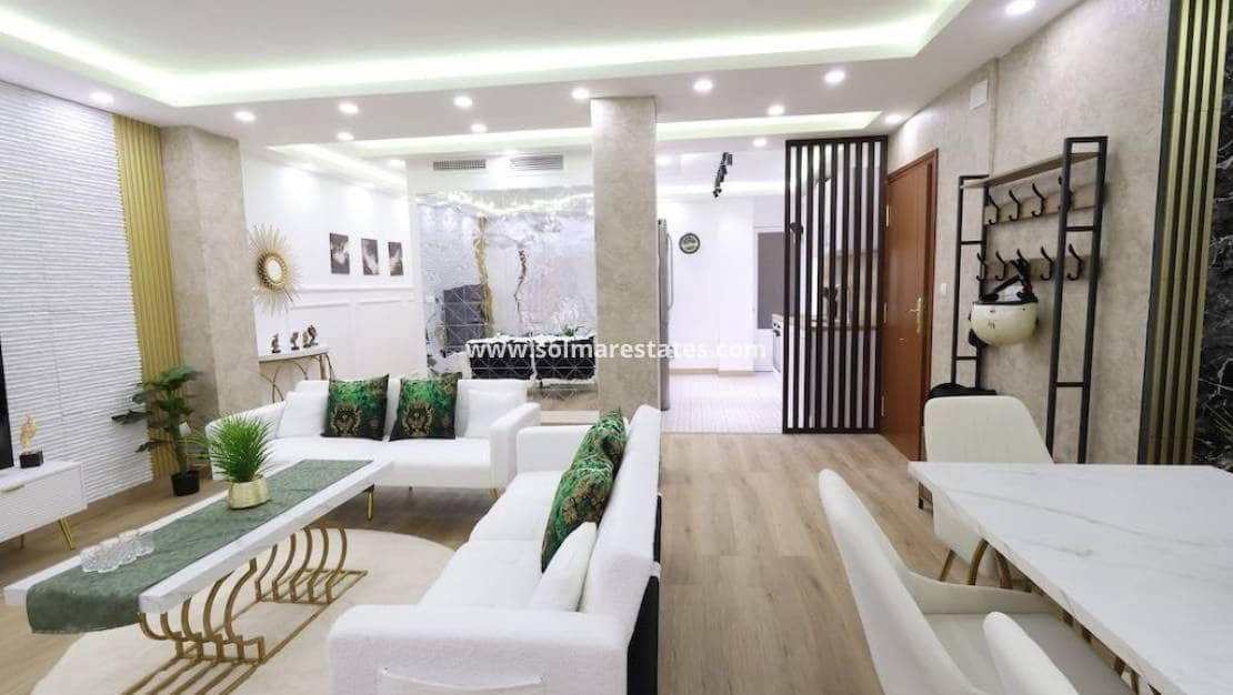 4 chambre Appartement à vendre à Torrevieja - 285 000 € (Ref: 9827651)