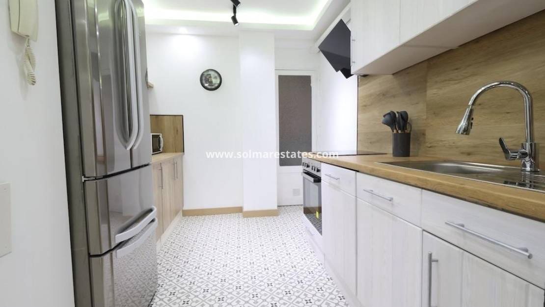 4 chambre Appartement à vendre à Torrevieja - 285 000 € (Ref: 9827651)